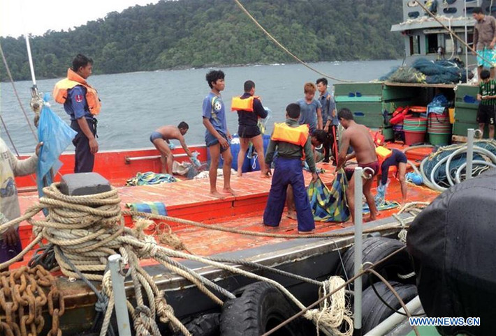 Hiện tại, các tàu hải quân và máy bay của Không quân Myanmar vẫn tiếp tục tìm kiếm các nạn nhân mất tích tại vùng biển Andaman nơi chiếc máy bay quân sự Myanmar chở hơn 100 người gặp nạn ngày 7/6. Ảnh: THX.