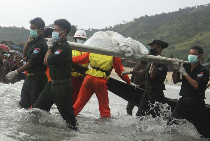 Một thi thể được tìm thấy ở vùng biển ngoài khơi Sanhlan hôm 8/6. Ảnh: Yahoo News.