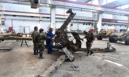 Có thể nói, nhà máy sửa chữa vũ khí ở tỉnh Hama đã tăng cường sức mạnh cho Quân đội Syria trong cuộc chiến chống khủng bố. Ảnh: Sputnik.
