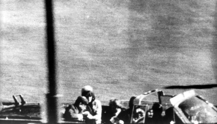 Ảnh chụp Tổng thống Kennedy ngay sau khi bị bắn. Ảnh: ATI.