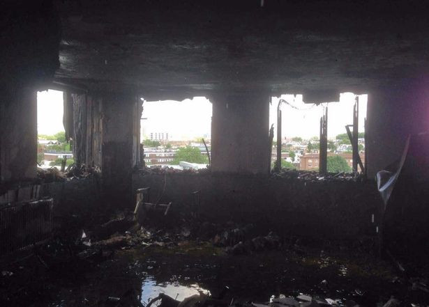 Những bức ảnh chụp bên trong tòa cao ốc Grenfell Tower phần nào cho thấy mức độ tàn phá kinh khủng của vụ cháy chung cư vừa qua. Ảnh: Twitter/Mirror.