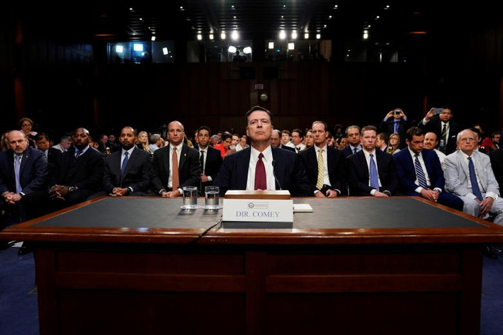 Ngày 8/6, cựu Giám đốc FBI James Comey đã có cuộc điều trần trước Ủy ban Tình báo Thượng viện Mỹ ở thủ đô Washington. Ảnh: Reuters.