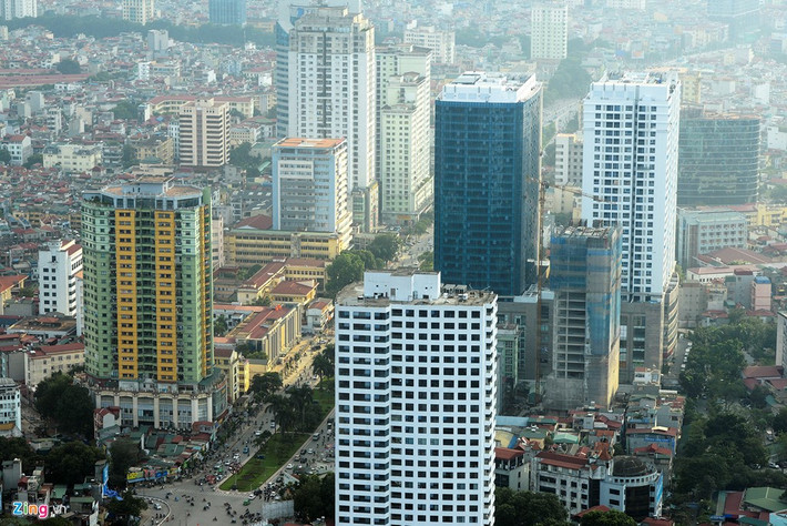 Chung tình cảnh bị bủa vây bởi nhà cao tầng với Giảng Võ, Láng Hạ là đường Nguyễn Chí Thanh.