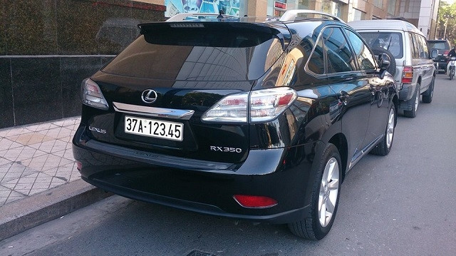 Chiếc Lexus RX350 giá hơn 3 tỷ đồng càng trở nên "sang chảnh" khi "vô tình" được cấp biển "thăng tiến" 37A-12345.