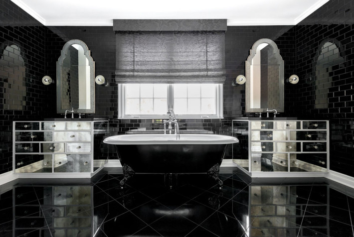 Có diện tích 450m2, căn biệt thự phòng khách lớn, phòng chiếu phim và phòng thay đồ có sức chứa khá lớn để phục vụ cô chủ nhỏ. Ngôi nhà xa hoa này gồm 5 phòng ngủ, 6 phòng tắm và 1 bể bơi ngoài trời.
