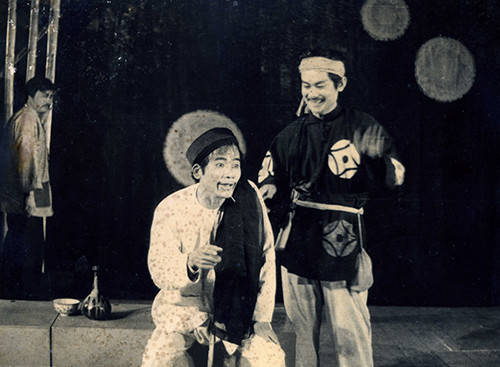 Đặc biệt,năm 1986, vai diễn Lý trưởng trong Hồn Trương Ba, da hàng thịt của ông tuy có thời lượng không dài nhưng lại là một điểm nhấn quan trọng làm nên thành công của vở. Với vai diễn này nghệ sỹ Phạm Bằng đã giành HCV cá nhân tại Hội diễn sân khấu chuyên nghiệp toàn quốc. Năm 1992, Phạm Bằng được phong tặng danh hiệu NSƯT. 3 năm sau, ông nghỉ hưu và rời Nhà hát kịch Việt Nam. Bắt đầu từ thời điểm này,cái tên Phạm Bằng được khán giả quan tâm nhiều hơn ở các bộ phim truyền hình, tiểu phẩm hài hay chương trình Gặp nhau cuối tuần.