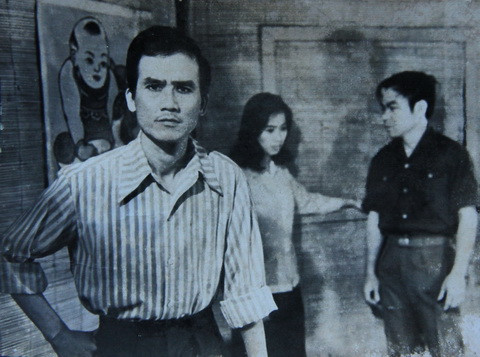 Đầu 1975, Phạm Bằng chuyển sang Nhà hát kịch Việt Nam. Trong 20 năm làm việc tại đây, ông đã có nhiều vai diễn quan trọng trong các vở Câu chuyện tình yêu, Những bông hoa Anh túc, Nghêu Sò Ốc Hến, Hồn Trương Ba da hàng thịt...