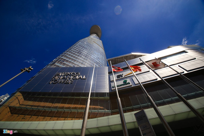 Dự án Bitexco Financial Tower (Tháp tài chính Bitexco) do Tập đoàn đầu tư Bitexco thực hiện, khởi công năm, đi vào vận hành ngày 31/10/2010. Với chiều cao 262 m, diện tích nền gần 6.100 m2, tổng vốn đầu tư 220 triệu USD, Bitexco là tòa chọc trời cao thứ 3 Việt Nam và lọt top 25 tòa nhà biểu tượng thế giới do CNN bình chọn.