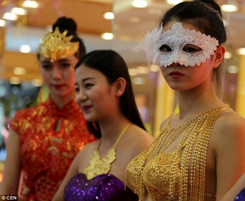 Đây không phải là lần đầu tiên ở Trung Quốc xuất hiện trang phục nội y bằng vàng.