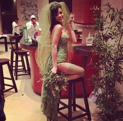Một trong những bộ trang phục Halloween nổi tiếng là của Rihanna.