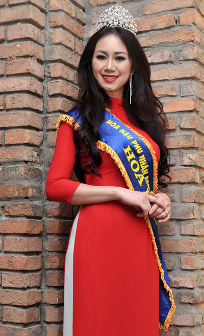 3. Nhà Hoa hậu Mỹ Vân Ngôi nhà của Hoa Hậu Phu nhân Người Việt tại Canada 2013 nằm trên một con phố nhỏ tại Quận 1, TP.HCM. Ngôi nhà rộng 200m2 ngoài không gian nghỉ ngơi của cả gia đình còn được chủ nhân dành riêng một góc nhỏ trồng hoa, cây cảnh.