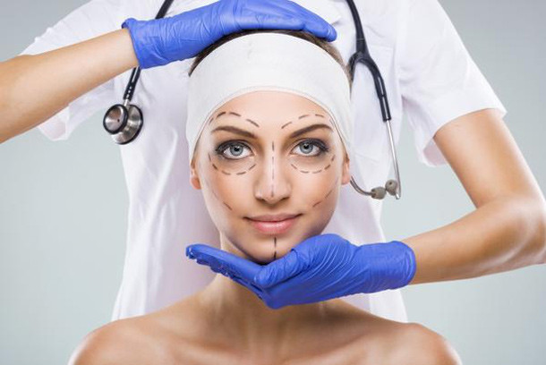 Phẫu thuật thẩm mĩ cần một thời gian dài và kiên nhẫn để chăm sóc để không gây ra những biến chứng, nhiễm trùng không đáng có.
