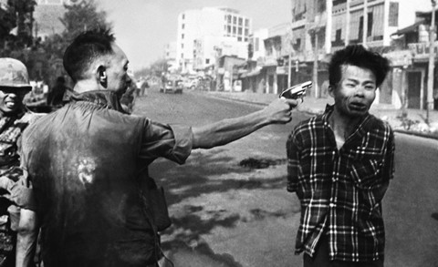 Nguyễn Văn Lém, một đại úy đặc công của quân Giải phóng miền Nam Việt Nam tham gia cuộc Tổng tiến công Mậu Thân tại Sài Gòn đã bị Thiếu tướng Nguyễn Ngọc Loan, giám đốc cảnh sát Miền nam Việt Nam bắn thẳng vào đầu. Bức ảnh do Eddie Adams chụp đã mang về cho ông giải Pulitzer danh giá và là một trong những hình ảnh lột tả sâu sắc về chiến tranh Việt Nam, gây tác động chính trị mạnh mẽ trên toàn thế giới khi phơi bày bộ mặt thật của người Mỹ đối với cuộc chiến.