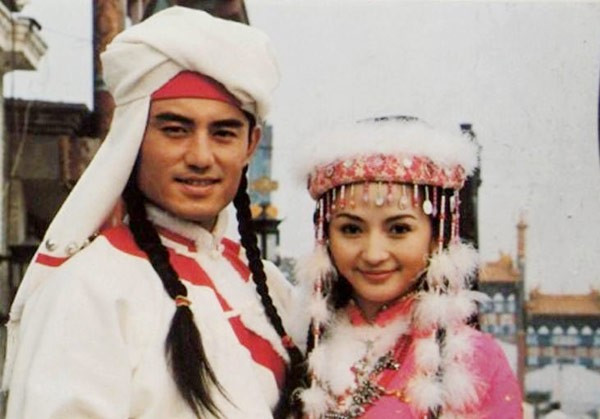 Sau đó, Lưu Đan theo học ở Học viện Hí kịch Trung ương. Ngay từ năm thứ hai cô đã tham gia nhiều vai diễn nhưng chỉ là vai phụ nên chưa được nhiều người biết đến. Sau khi tốt nghiệp, cô tham gia một số bộ phim như Tể tướng Lưu gù, Tân Long Môn khách sạn, Tây du ký 2 (vai Tây Hải long nữ)…