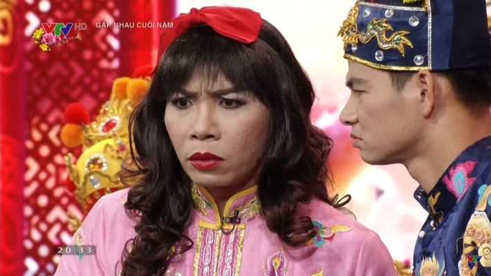 5. Công Lý “Cô Bắc Đẩu” luôn đem lại tiếng cười cho khán giả mỗi dịp cuối năm nhưng ít ai biết rằng Công Lý cũng gặp nhiều lận đận trong hôn nhân. Kết hôn sớm và có một con gái với vợ làm trong ngành truyền hình nhưng rồi cuộc hôn nhân của anh không hạnh phúc, Công Lý ly dị vợ khi con gái còn nhỏ. Sau đó anh gặp MC Thảo Vân. Mối tình chị - em được công chúng quan tâm và chúc phúc. Giữa hai người đã có một cậu con trai. Nhưng không lâu sau, cặp đôi vàng của truyền hình nhanh chóng ly dị do những bất đồng trong quan điểm sống.