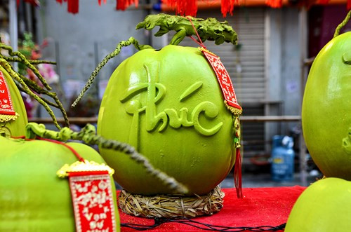 Quả dừa có hình chữ Phúc.
