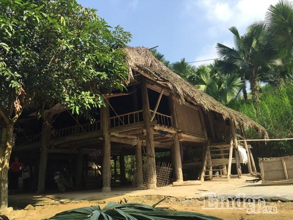 Ngòi Tu ở cách thị trấn Yên Bình hơn chục cây số. Nơi đây wifi chẳng bao giờ có, sóng điện thoại thì quá chập chờn và 3G thì gần như không bắt được. Nhịp sống thanh bình yên ả, tách biệt hoàn toàn với nơi phố thị quá ư xô bồ, để mỗi ai khi đặt chân đến cũng cảm thấy êm đềm dễ mến.