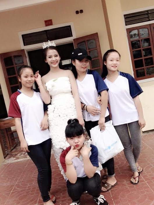 Trước đó, cuối năm 2015 Lâm Oanh từng giành giải nhất trong cuộc thi “Người đẹp quê choa”.