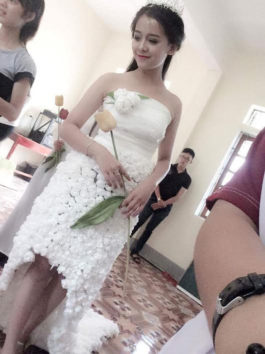 Lâm Oanh là một trong những gương mặt học sinh thanh lịch từng tham gia và đạt nhiều giải thưởng trong các hội thi. Tháng 4/2016 Lâm Oanh đạt giải 3 trong cuộc thi Nét đẹp dân tộc thiểu số tỉnh Nghệ An lần thứ 4.