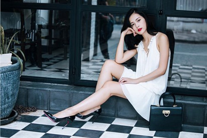 Cũng như bao cô nàng khác, túi hiệu là niềm đam mê bất tận của Hạ Vi.