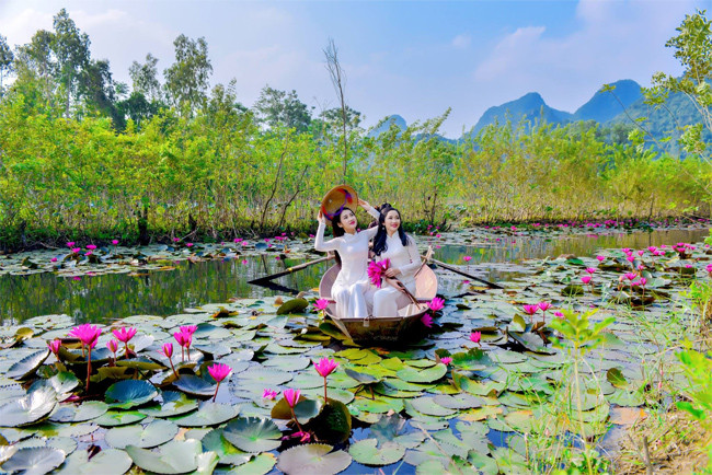 Anh Bách cũng cho biết, để thực hiện bộ hình đẹp thì khoảng thời gian từ 6h -8h là phù hợp nhất.