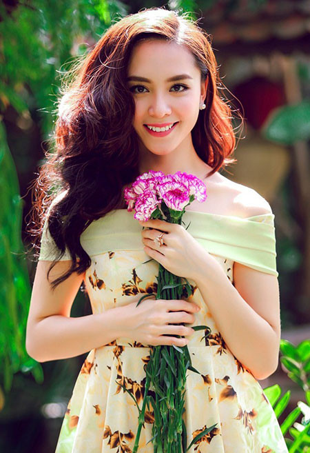 Nụ cười duyên dáng của Dương Trương Thiên Lý là điểm ấn tượng đầy duyên dáng khiến cô ghi điểm.
