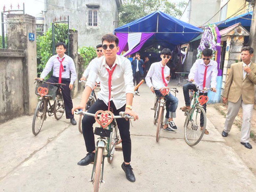 Có màn rước dâu độc đáo này công lớn thuộc về các phù rể.