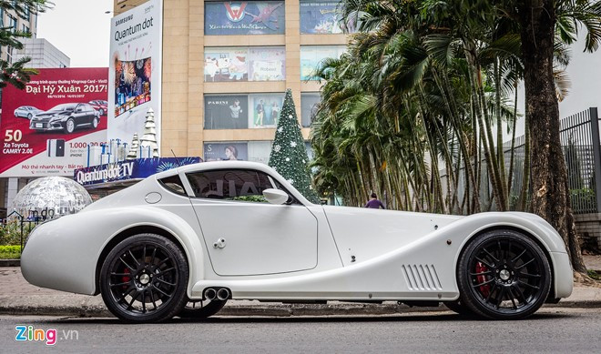 Nếu xét về độ hiếm, Morgan Aero 8 Supersport còn ít hơn cả những chiếc Lamborghini hay Ferrari tại Hà Nội. Số lượng mẫu xe Anh này tại Hà Nội chỉ vỏn vẹn 2 chiếc, một trắng, một đen.