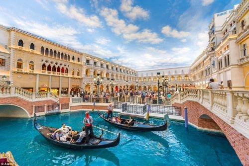 Ngoài ra còn có dịch vụ du thuyền và vườn nhân tạo. (Ảnh: Alamy)