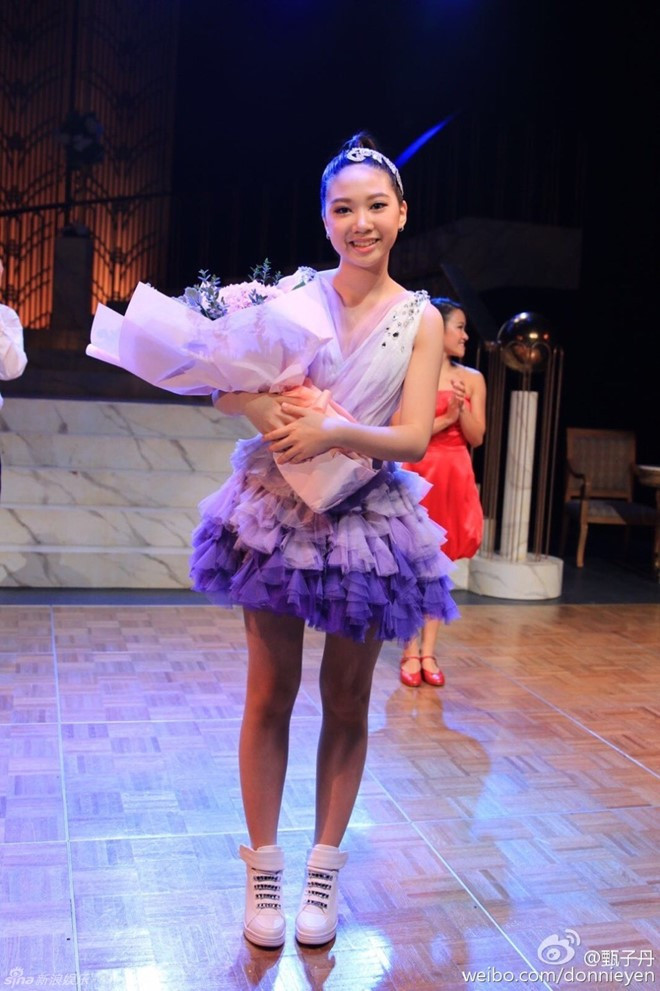 Jasmine chào đời năm 2004. Nhiều người đánh giá cô bé có nhiều nét giống mẹ - cựu hoa hậu Uông Thi Thi. "Chân Tử Đan nên nghĩ đến việc để con gái dự thi hoa hậu, rất có tiềm năng", một ý kiến chia sẻ.
