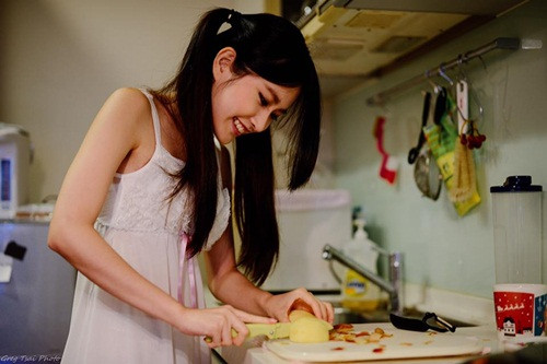 Nhiều fan hâm mộ của Hân Dư tin rằng, với trí tuệ và nhan sắc của mình, Hân Dư sẽ ngày một tiến xa hơn trên con đường mà cô nàng đã lựa chọn.