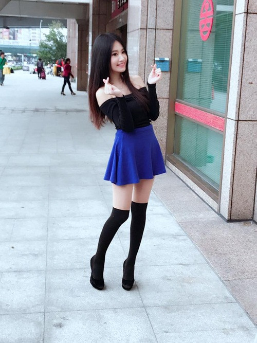 Lô Hân Dư tốt nghiệp khoa Ngoại ngữ, trường Đại học Đại Đồng, thông thạo hai thứ tiếng Anh và Nhật. Sau khi tốt nghiệp vào năm 2015, Hân Dư cũng không lập tức theo nghề giáo viên. Gần đây, cô mới nhận lời mời của một trường đại học, thử sức mình với công việc truyền tải kiến thức cho các bạn trẻ.