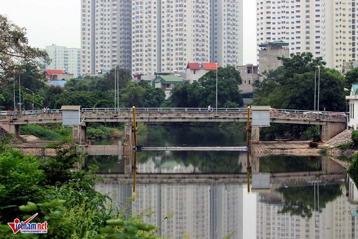 Khu đô thị mọc bên cạnh dòng "sông chết".