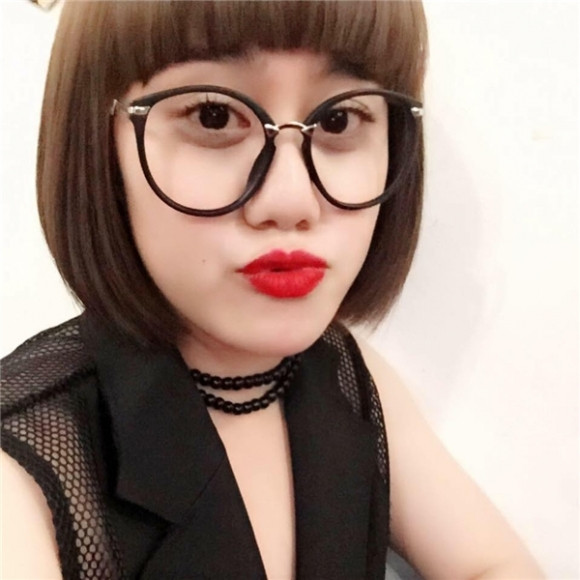 Theo sự chia sẻ của Cao Thái Sơn trong bài phỏng vấn gần đây về người yêu hiện tại, nam ca sĩ cho biết anh và cô ấy yêu nhau được hơn 2 năm. Cô ấy sống ở Hà Nội, thuộc thế hệ 9x và không làm trong ngành giải trí.