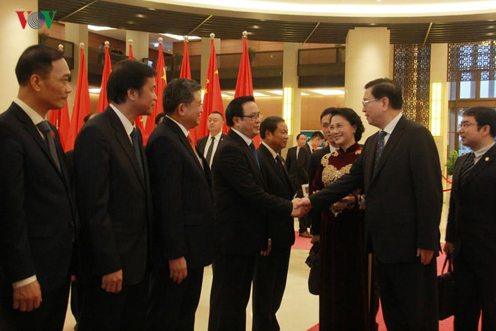 Chủ tịch Quốc hội Nguyễn Thị Kim Ngân dẫn đầu Đoàn đại biểu cấp cao nước ta chủ trì Lễ đón chính thức Đoàn đại biểu cấp cao Trung Quốc.