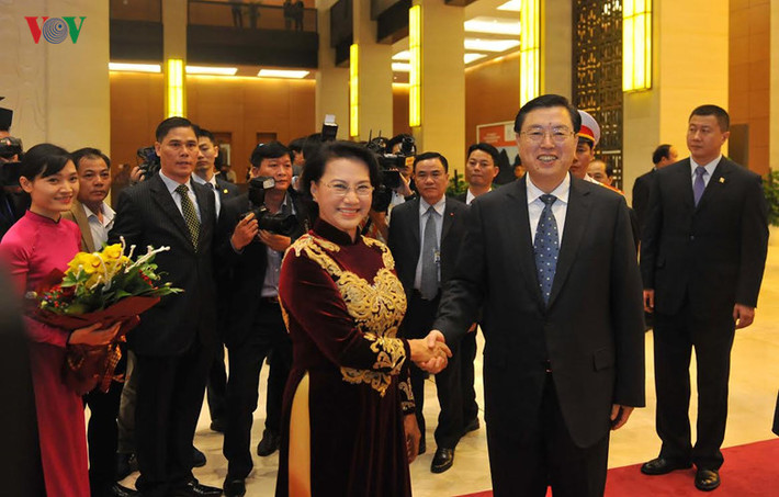 Đoàn đại biểu cấp cao Trung Quốc do Ủy viên Thường vụ Bộ Chính trị, Chủ tịch Nhân đại Trung Quốc Trương Đức Giang dẫn đầu.