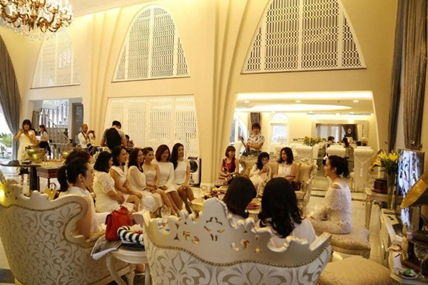 Giáng My tổ chức những buổi tiệc ấm áp.