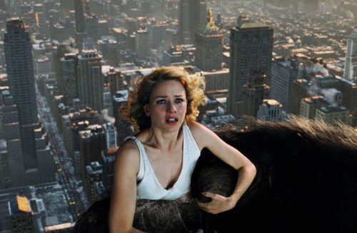 King Kong (2005) Dù không đụng độ thế lực siêu nhiên, nhưng người đẹp The Ring vẫn nhiều phen hết hồn cũng như ngập tràn cảm xúc với chú King Kong khổng lồ. Phim không đem đến cảm giác kinh hoàng, thay vào đó là nỗi đe dọa đáng lưu tâm từ bản chất tham lam của con người, lẫn điều chết chóc từ thế giới hoang dã.