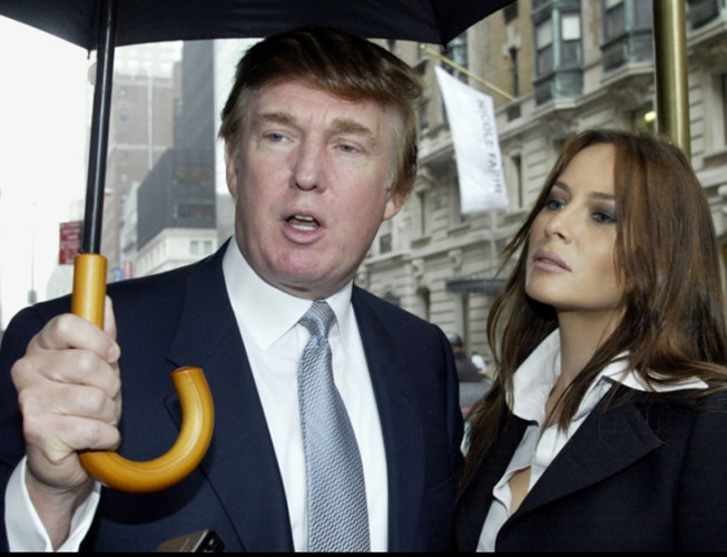 Ông Trump và bạn gái Melania tham gia cuộc gặp thường niên tại Metropolitan Club tại New York hồi năm 2003. Ảnh: Reuters