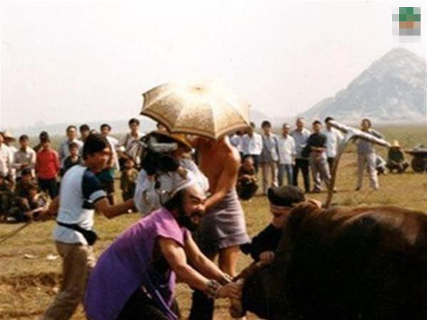 Sa Tăng (Diêm Hoài Lễ) và Bát Giới (Mã Đức Hoa) trổ tài "trọi bò" trong tập 19 - Ngộ nhập Tiểu Lôi Âm.