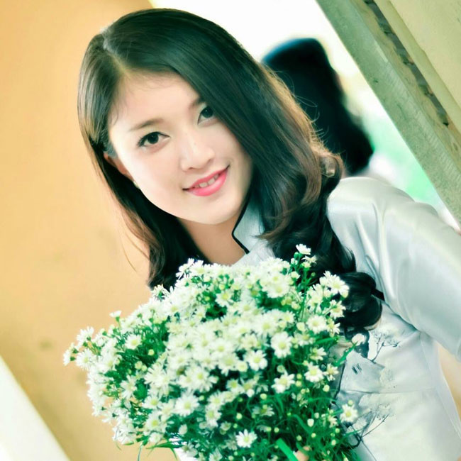 Khi mới vào trường, Quỳnh Anh gặp không ít khó khăn trong học tập bởi sơn mài là ngành đặc thù và thường chỉ dành cho con trai.