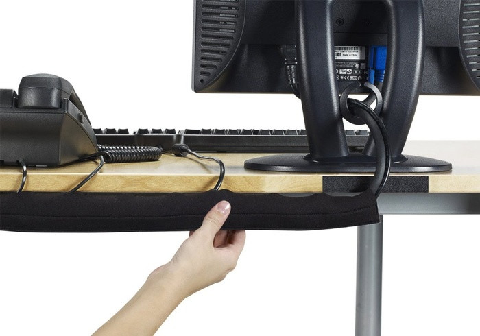 Thanh quản lý cab Thanh quản lý cab được thiết kế dưới dạng lắp ráp, rất dễ tháo lắp và thân thiện với người dùng. Thanh có nhiều kích cỡ phù hợp với từng nhu cầu sử dụng khác nhau. Với thanh quản lý cab, bàn làm việc của bạn sẽ gọn gàng, ngăn nắp và chuyên nghiệp hơn. Dây được đặt trong thanh và thanh sẽ gắn trực tiếp vào bàn luôn. Bạn vừa tránh được tình cảnh dây rối vào nhau loằng ngoằng và dây cũng sẽ bền hơn do không bị căng quá mức.