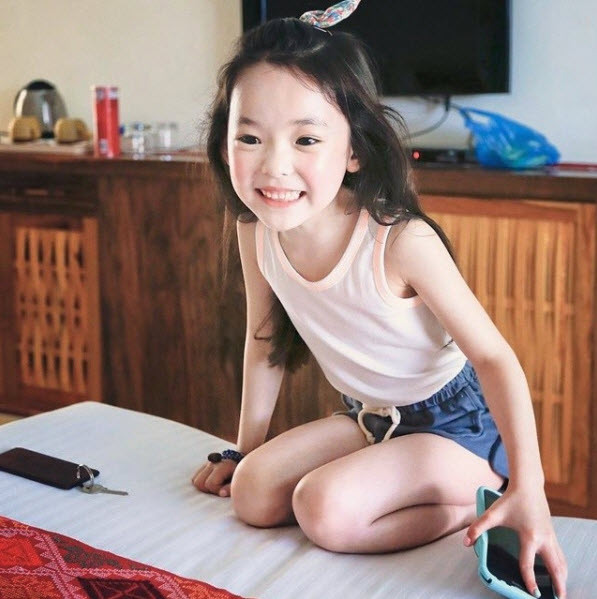 Ở ngoài đời, Hyo Je cũng tinh nghịch và lém lỉnh như bao bạn bè đồng trang lứa.