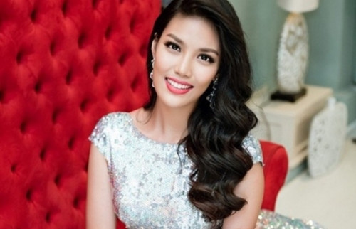 Top 11 Hoa hậu Thế giới Lan Khuê: Trong suy nghĩ của Khuê thì ngày 8/3 là một trong những món quà ngọt ngào mà thế giới dành để ca ngợi phụ nữ. Khuê có một kỉ niệm khó đó là năm Khuê học cấp ba, có một cậu bạn mà Khuê cũng có cảm tình nhưng học khác trường nên cậu ấy đã hẹn Khuê sau giờ học chờ cậu ấy tới đưa quà. Thế là Khuê cứ đứng chờ hồi hộp nhưng chờ mãi đến khi mọi người ra về hết rồi mà vẫn không thấy cậu bạn ấy xuất hiện.