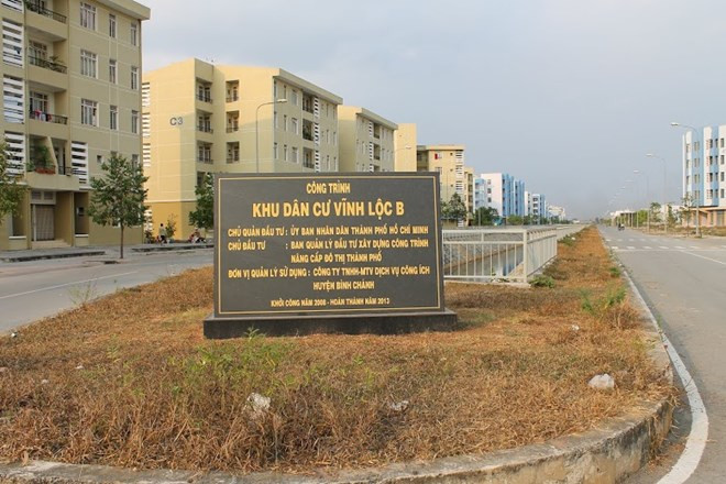 Dù trên giấy tờ, các căn hộ được bố trí gần hết nhưng thực tế còn trống khá lớn; nguyên nhân là do chính sách tái định cư thay đổi, ý định người dân thay đổi hoặc địa điểm quá xa xôi không phù hợp với điều kiện sinh hoạt của người tái định cư…