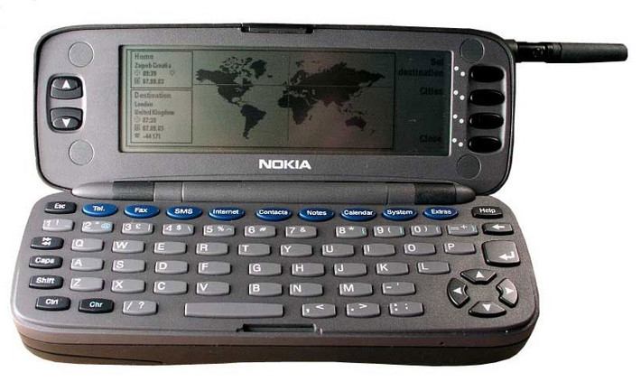 Nokia 9000 Communicatior: Sử dụng nền tảng GeoWork GEOS V3.0, bộ lưu trữ 8 MB kết hợp thiết kế nắp gập và bàn phím QWERTY, chiếc Nokia 9000 Communicator là smartphone đầu tiên của thế kỷ trước. Máy sử dụng màn hình LCD 4,5 inch có mật độ điểm ảnh lên đến 148 PPI, chip xử lý Intel 386EX. Người dùng có thể nghe gọi, gửi tin nhắn và lướt web trên Nokia 9000 Communicator.