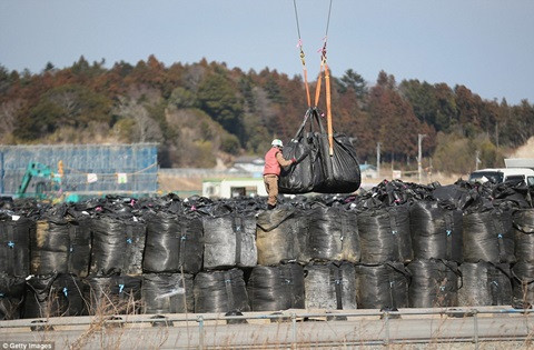 Mấy năm sau kể từ thời điểm thảm họa hạt nhân Fukushima xảy ra, nhiều vùng bờ biển ở Đông Bắc Nhật Bản vẫn là đống hoang tàn. Nhiều vị khách tìm đến khám phá địa điểm này đưa lại nguồn thu cho cư dân địa phương và góp phần xóa nhòa những ký ức kinh hoàng của quá khứ. Hàng năm có khoảng 2000 du khách tới đây để được chứng kiến tận mắt sức tàn phá khủng khiếp của thảm họa hạt nhân tồi tệ nhất trong vòng 25 năm qua.