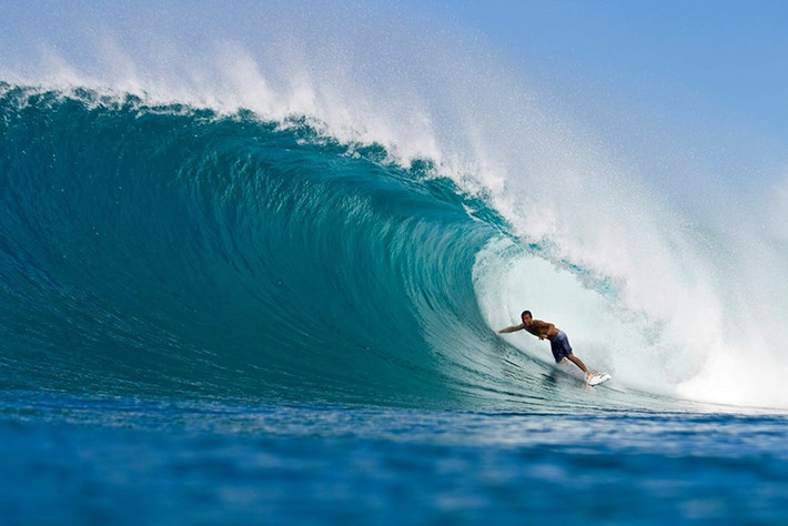 Hawaii có những con sóng lớn, thu hút du khách mê lướt sóng từ khắp nơi trên thế giới. Trong 8 năm liền, gia đình ông Obama đã về Hawaii nghỉ lễ Giáng sinh. Ông khẳng định: “Tôi luôn tự hào khi được sinh ra ở Hawaii”. Ảnh: Surfingmagazine.
