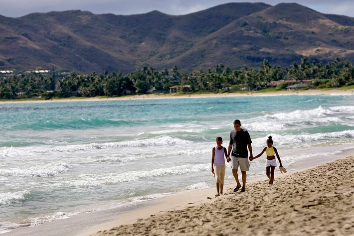 Hawaii là quần đảo du lịch nổi tiếng của Mỹ, được yêu thích với những hòn đảo xinh đẹp, bãi cát trắng mịn và nền văn hóa, ẩm thực bản địa đặc sắc. Ông Obama đã nhiều lần bày tỏ tình yêu dành cho Hawaii: “Tôi luôn cố gắng giải thích cho họ về tinh thần aloha. Tôi hoàn toàn tin tưởng rằng tinh thần đó chính là điều nước Mỹ đang tìm kiếm”. Ảnh: Paradisepointestates.