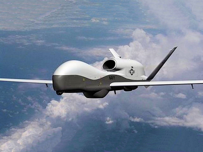 Khả năng trinh sát và những kỷ lục bay mà máy bay trinh sát không người lái (UAV) RQ-4 Global Hawk thiết lập vẫn là một thách thức lớn đối với các quốc gia khác. Quân đội các nước trên thế giới có khá nhiều loại UAV làm nhiệm vụ trinh sát, nhưng không thể so sánh với Global Hawk ở tất cả các chỉ số. Ảnh: Flickr/USAF